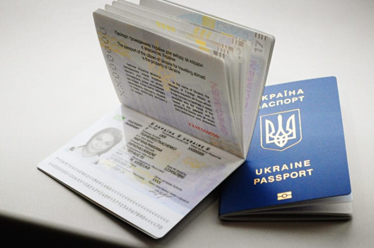 Відновили видачу біометричних закордонних паспортів