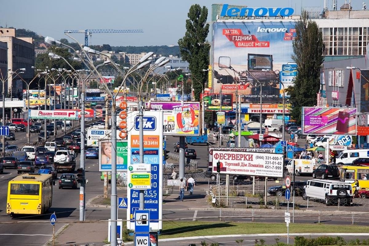Українці прагнуть зменшення кількості зовнішньої реклами на 50%