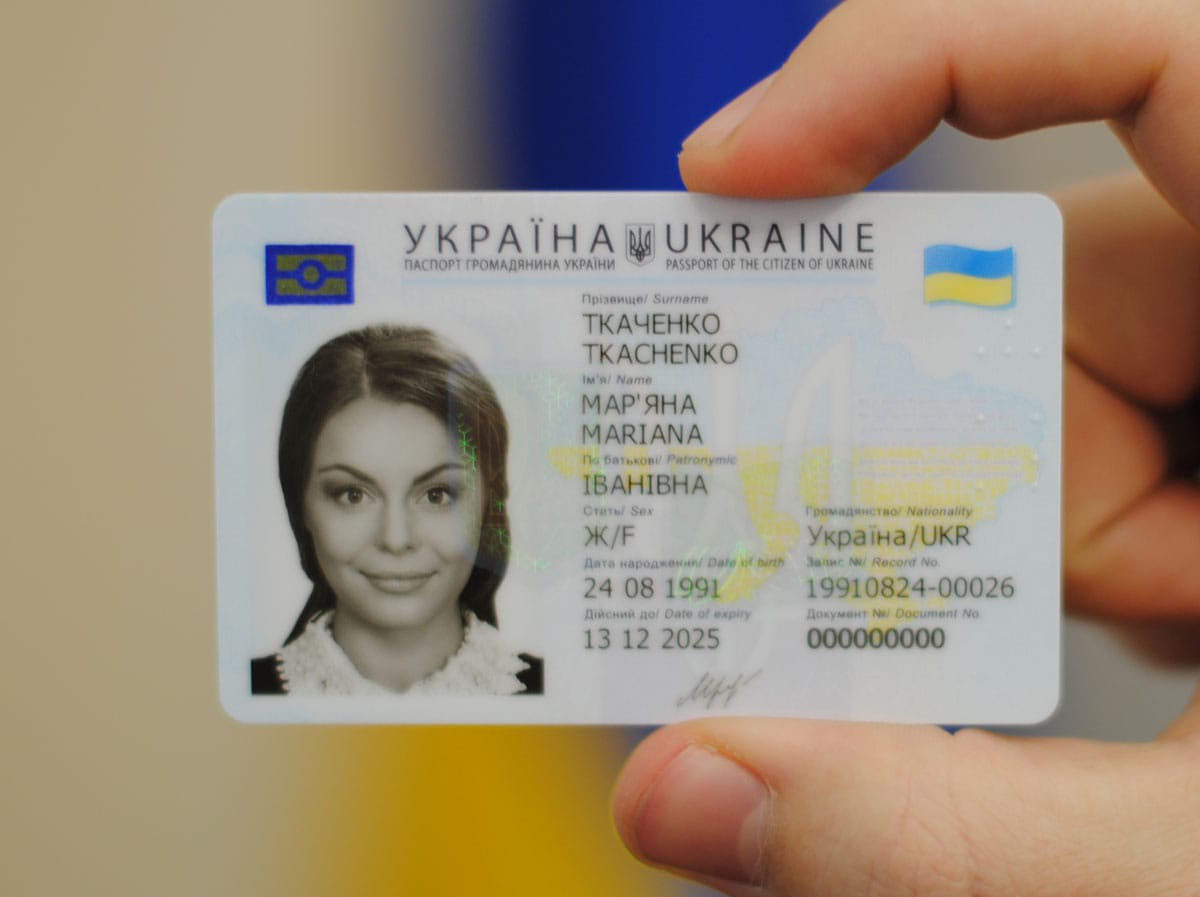 Відсьогодні всі українці зможуть оформити ID-паспорти