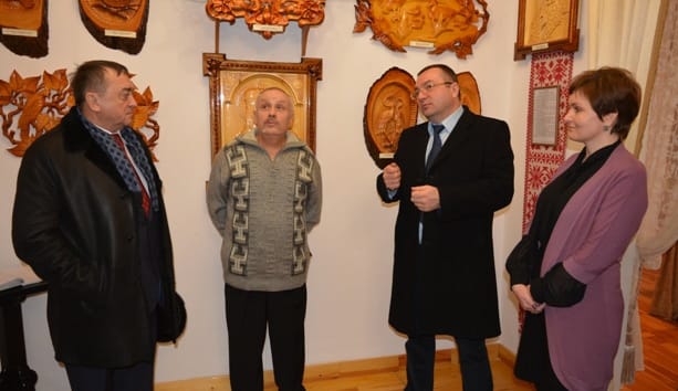 “Різьблений дивоцвіт”. Так називається виставка картин та ікон Івана Чередніченка