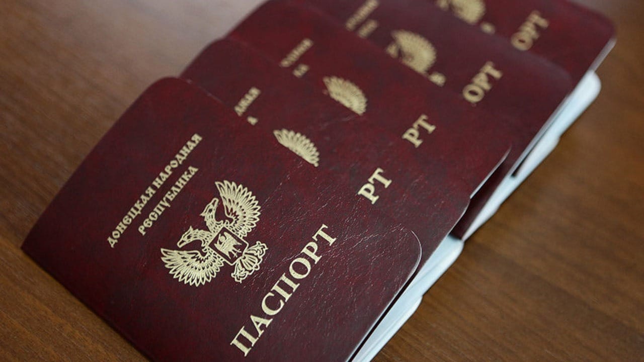 У РФ назвали умови для скасування визнання “паспортів ЛДНР”