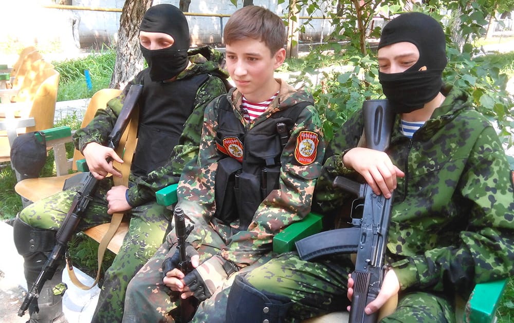 У ДНР вербують підлітків для війни з українськими військовими