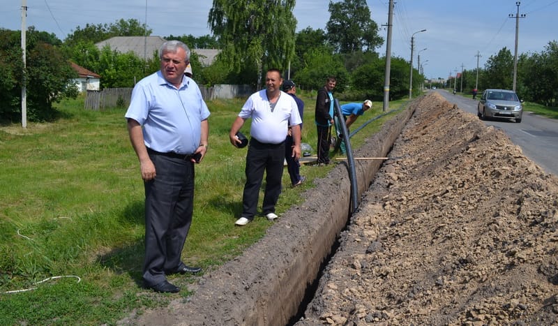 На вулиці Ярмарковій будують водопровід з сорокарічною гарантією