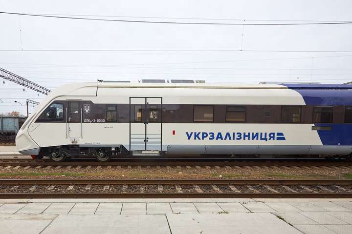 УЗ ПРИЗНАЧИЛА ДОДАТКОВІ ЕЛЕКТРИЧКИ ДО СТАНЦІЙ ЯГОТИН, БАРИШІВКА ТА ГРЕБІНКА
