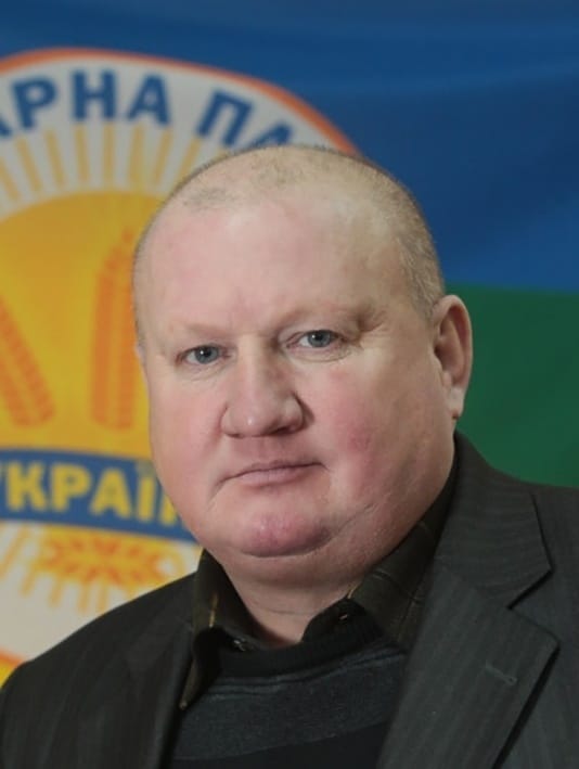 Юрій Павлушко розлучився  із дружиною, щоб привласнити 30 га землі громади, як це можливо? Схематоз!